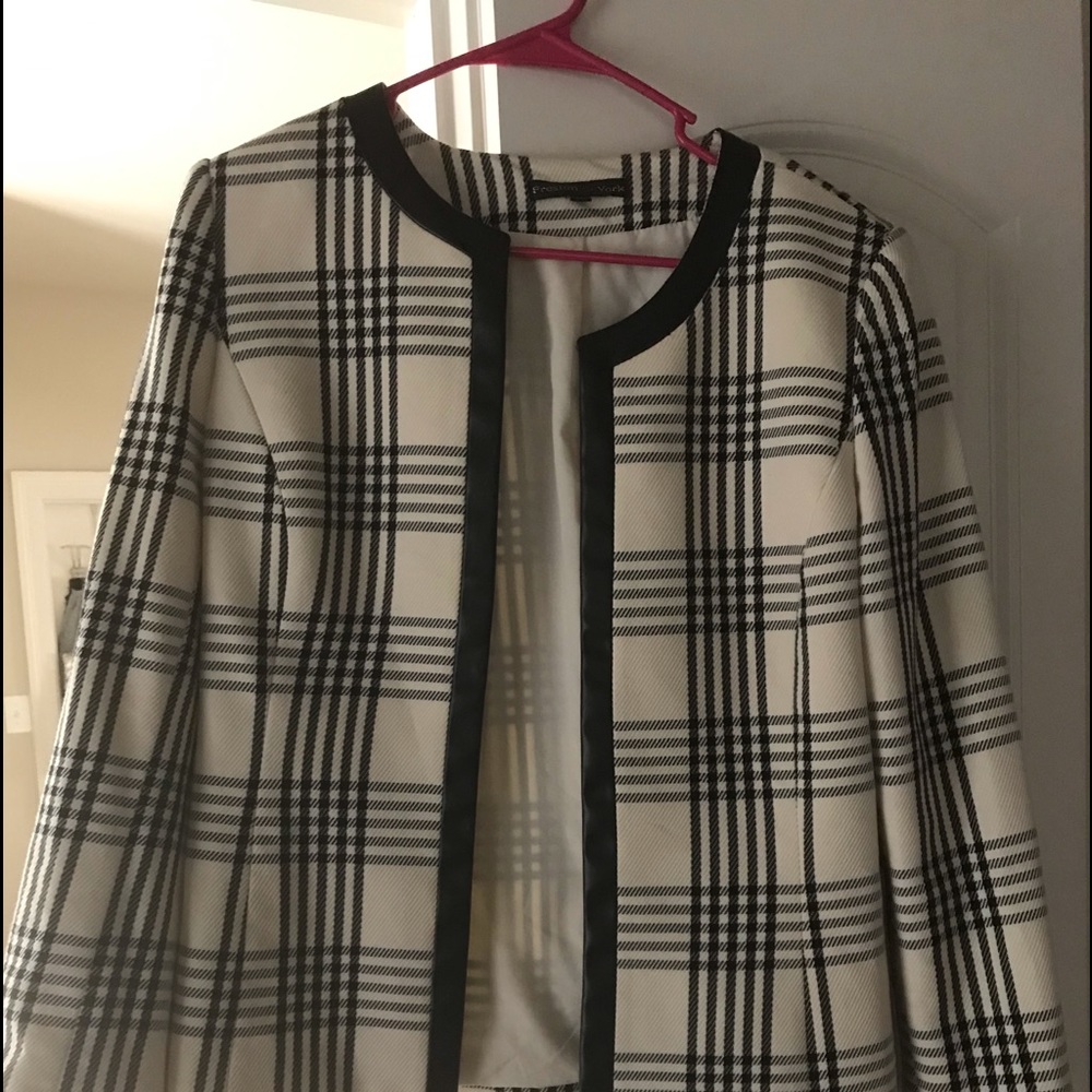 Suit jacket-with leather stripping